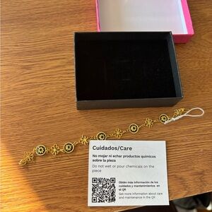 DamasQuinados Suarez Gold and Black Floral Bracelet